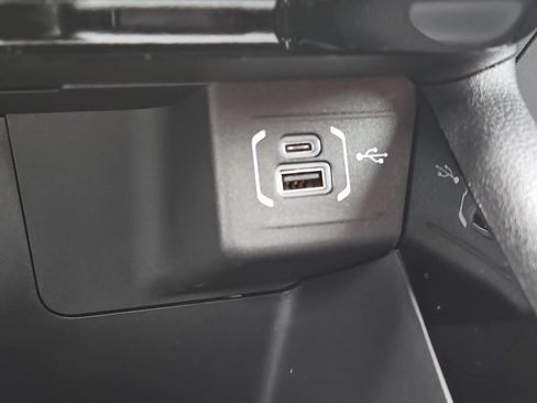 New 2026 Jeep Compass Latitude AWD/4WD image 17