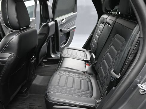 Used 2023 Ford Escape Platinum w/ Premium Technology Package AWD/4WD image 18