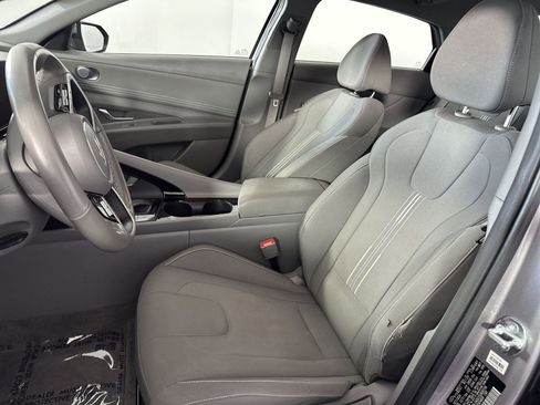 Used 2025 Hyundai Elantra SEL FWD image 11