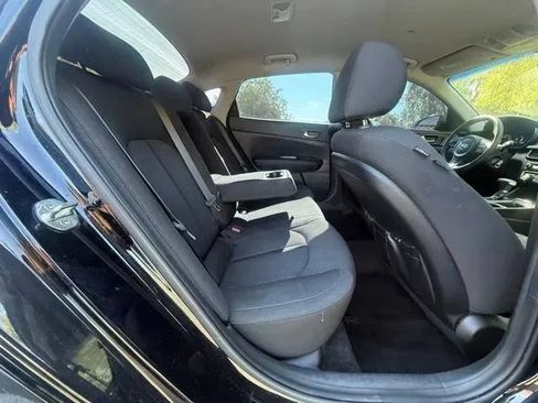 Used 2018 Kia Optima LX w/ 17" Alloy Wheels Package FWD image 14