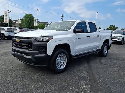 Used 2026 Chevrolet Colorado W/T w/ Advanced Trailering Package AWD/4WD image 3