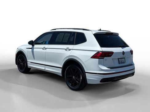 Certified 2022 Volkswagen Tiguan SE R-Line AWD/4WD image 3