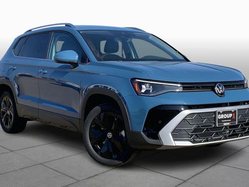 New 2026 Volkswagen Taos SE FWD image 2