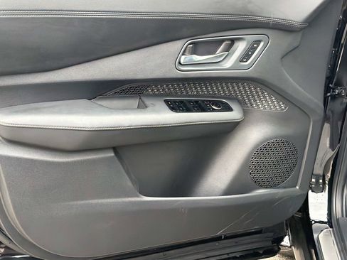 Used 2025 Nissan Ariya AWD image 26