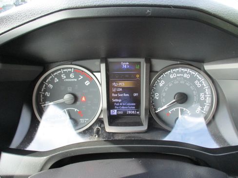 Used 2023 Toyota Tacoma TRD Off-Road w/ TRD Premium Off Road Package AWD/4WD image 19