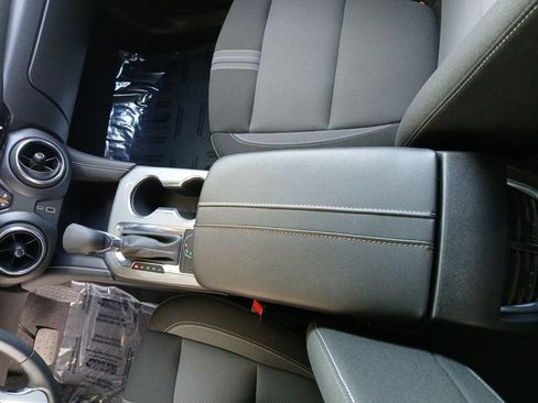 Used 2025 Chevrolet Blazer LT FWD image 23