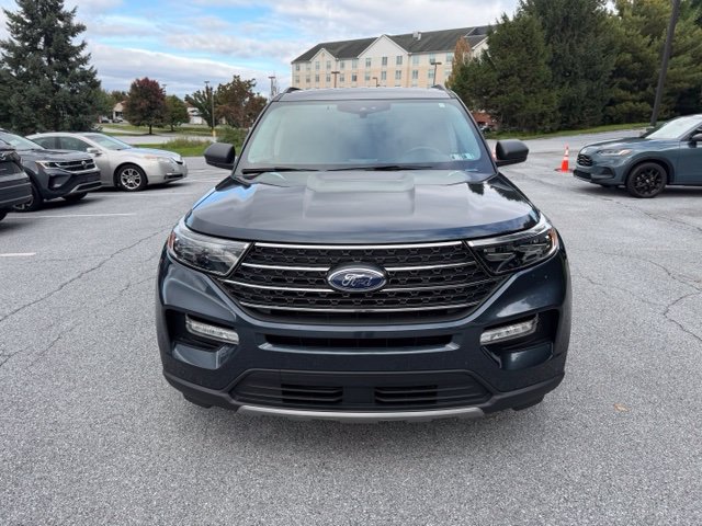 Used 2022 Ford Explorer XLT w/ Equipment Group 202A AWD/4WD image 2