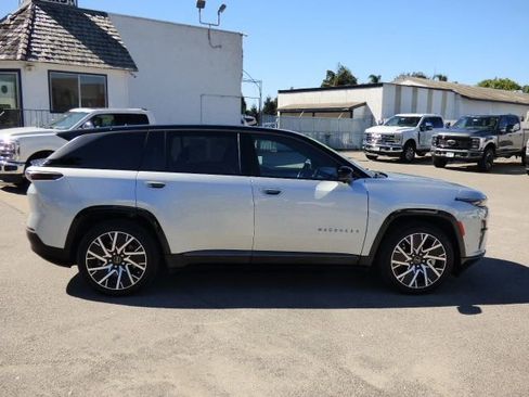 Used 2025 Jeep Wagoneer S Limited image 2