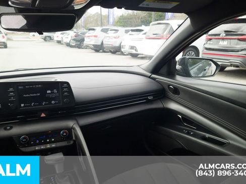 Used 2025 Hyundai Elantra Sport image 21