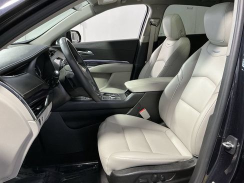 Used 2023 Cadillac XT4 Luxury AWD/4WD image 14