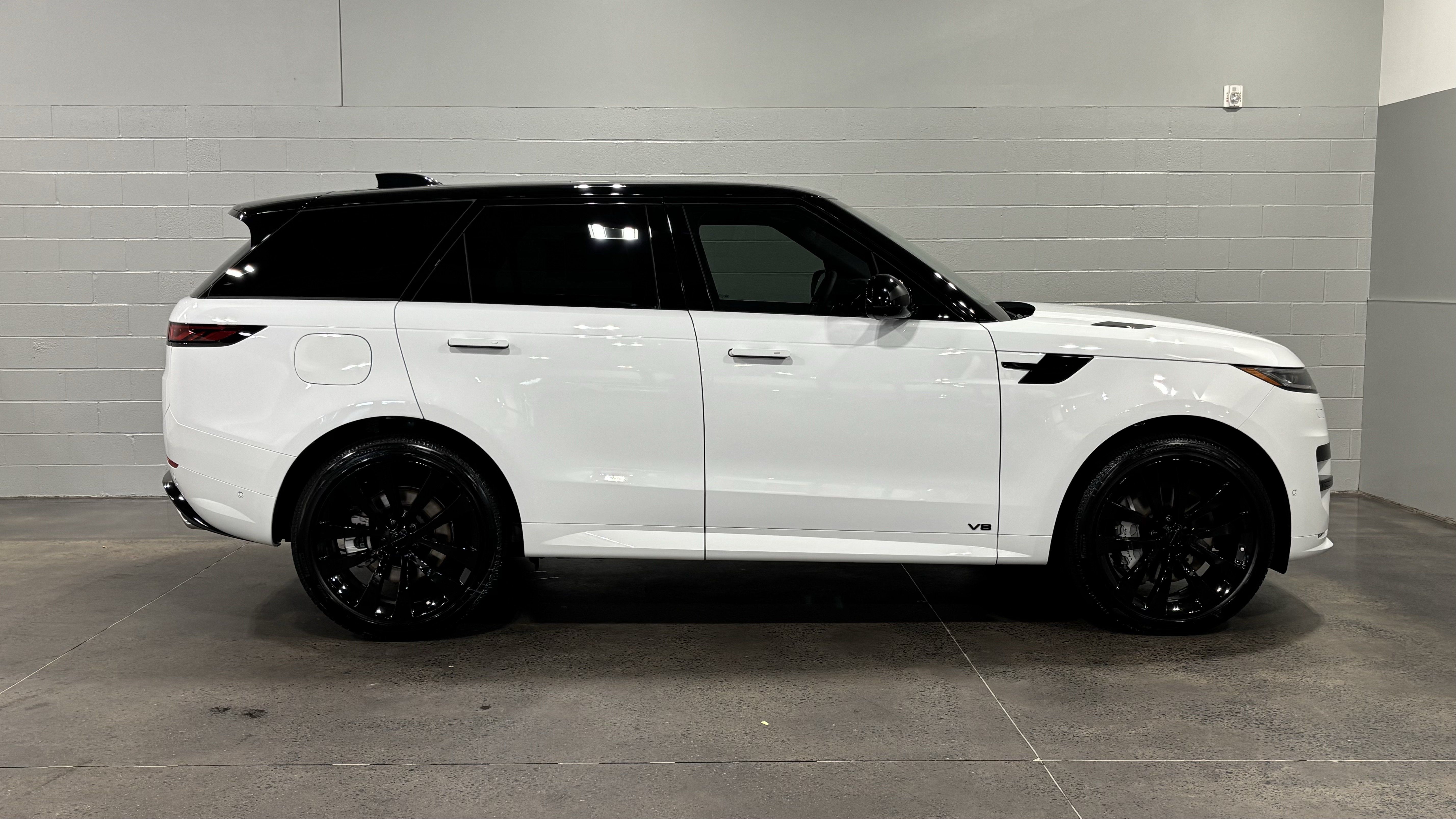 New 2026 Land Rover Range Rover Sport Dynamic SE AWD/4WD image 13