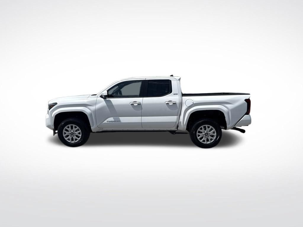 Used 2026 Toyota Tacoma SR5 RWD image 8