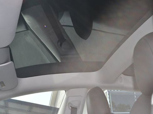 Used 2022 Tesla Model 3 Performance image 13