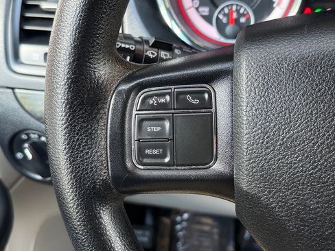 Used 2018 Dodge Grand Caravan SE w/ UConnect Hands-Free Group FWD image 22