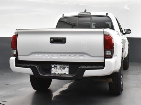 Used 2022 Toyota Tacoma SR w/ SR Convenience Package RWD image 7