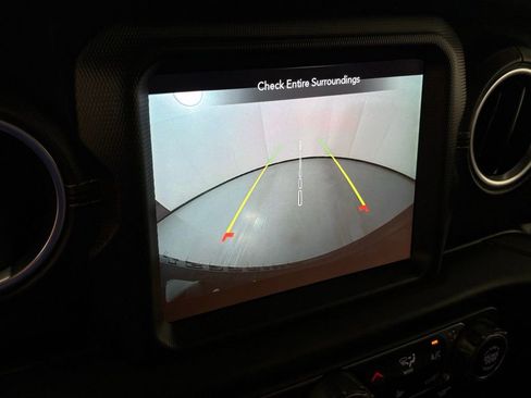 Used 2021 Jeep Wrangler Unlimited Sahara w/ Cold Weather Group image 28