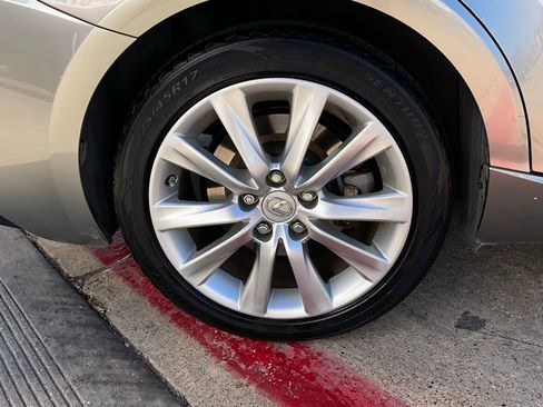 Used 2016 Lexus IS 200t image 9