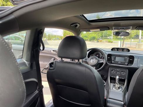 Used 2013 Volkswagen Beetle TDI FWD image 55