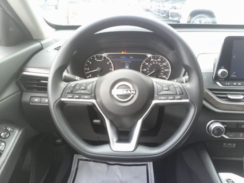 Used 2024 Nissan Altima 2.5 SV FWD image 20