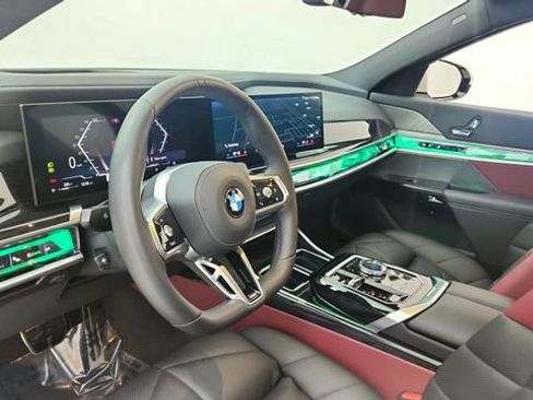 Used 2025 BMW 740i RWD image 18
