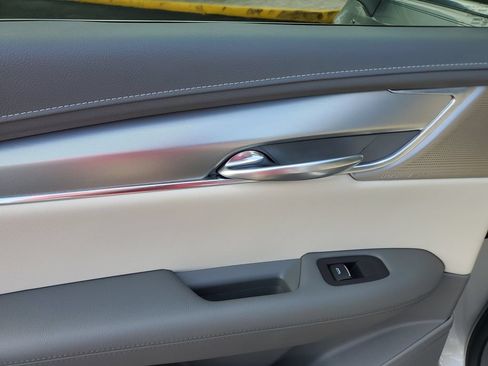 Used 2020 Cadillac XT5 Premium Luxury FWD image 16