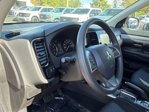 Used 2018 Mitsubishi Outlander ES AWD/4WD image 22