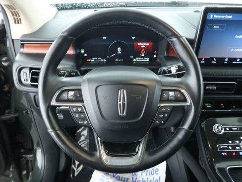 Used 2022 Lincoln Nautilus Reserve image 11