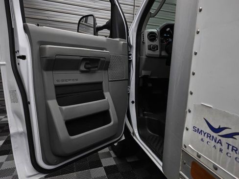 Used 2021 Ford E-450 and Econoline 450 Super Duty w/ Power Windows & Locks Group RWD image 27