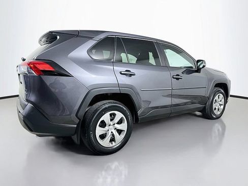 Used 2022 Toyota RAV4 LE AWD/4WD image 7
