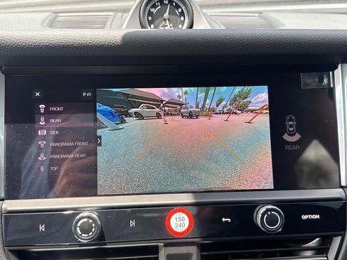 Certified 2025 Porsche Macan image 22