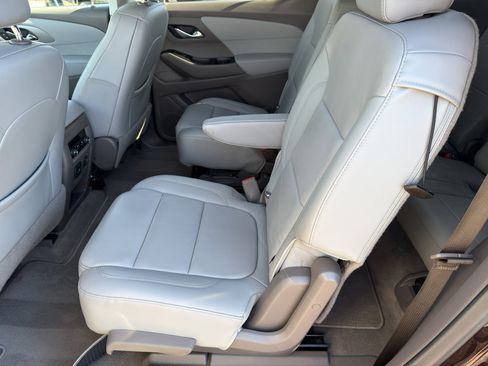 Used 2020 Chevrolet Traverse LT w/ LT Premium Package image 26