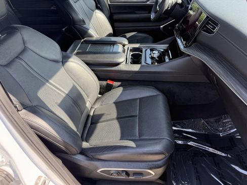 Used 2024 Jeep Wagoneer Series II w/ Flexible Seating Group image 58