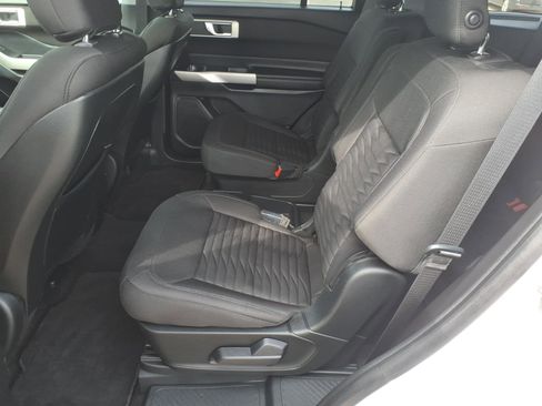 Used 2020 Ford Explorer XLT image 9