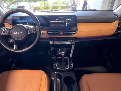 Used 2025 Kia Seltos EX w/ EX Sunroof Package AWD/4WD image 6