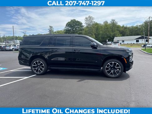 Used 2025 Chevrolet Suburban RST w/ Comfort Package AWD/4WD image 4
