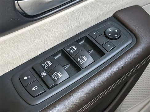 Used 2020 Chrysler Pacifica Touring-L Plus image 20