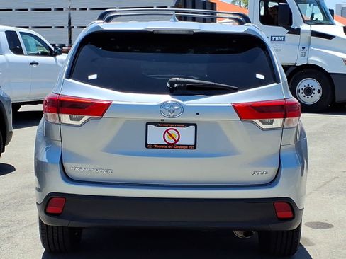 Used 2018 Toyota Highlander XLE FWD image 4