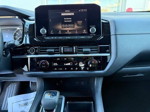 Used 2022 Nissan Pathfinder SV image 21