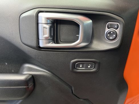 Certified 2018 Jeep Wrangler Unlimited Sport S image 12