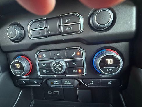 Used 2023 Chevrolet Suburban RST w/ Luxury Package image 33