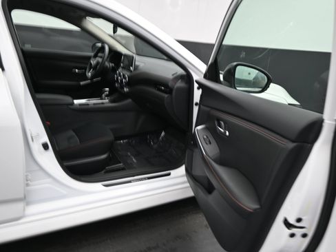 Used 2024 Nissan Sentra SR FWD image 12