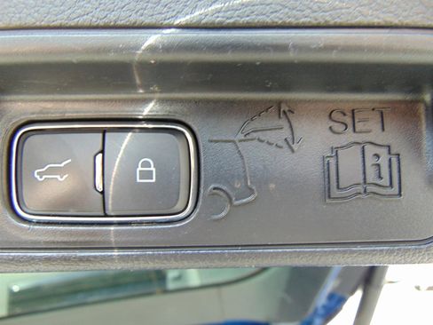 Used 2021 Ford Explorer Limited image 13