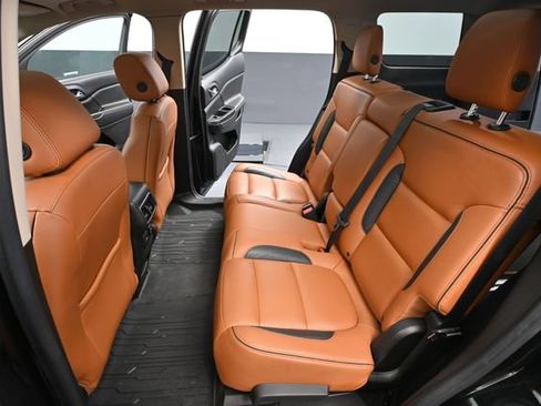 Used 2017 GMC Acadia SLT w/ LPO, Floor Liner Package AWD/4WD image 39