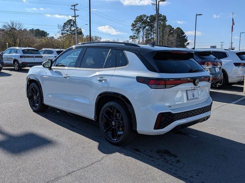 New 2026 Volkswagen Tiguan SE R-Line image 5