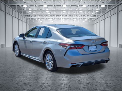 Used 2024 Toyota Camry SE FWD image 3