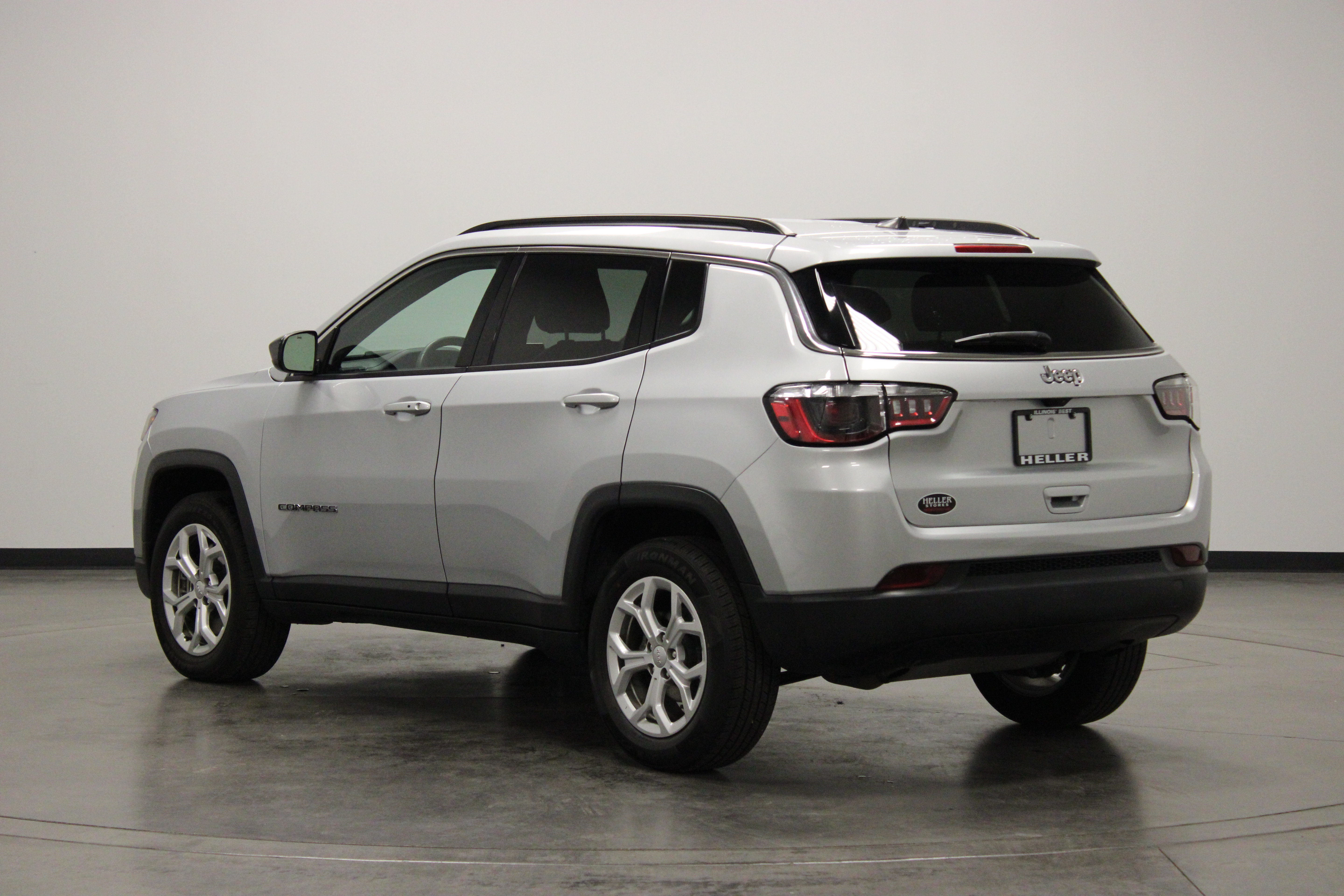 Used 2024 Jeep Compass Latitude AWD/4WD image 6