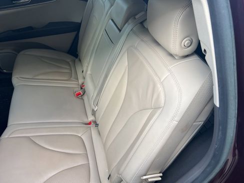 Used 2019 Lincoln Nautilus Select image 10