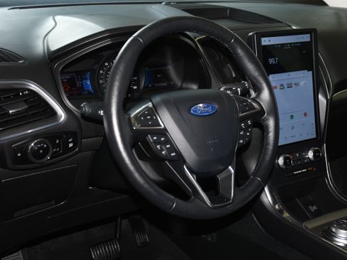 Used 2024 Ford Edge Titanium image 9