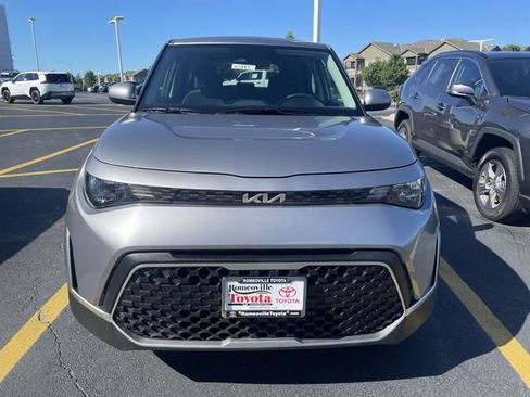 Used 2025 Kia Soul LX w/ LX Technology Package FWD image 11
