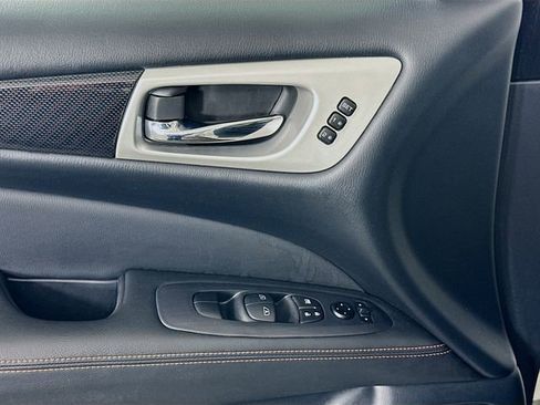 Used 2020 Nissan Pathfinder SL image 18